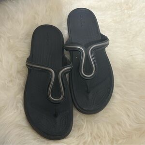 Crocs Women's Sanrah Metal Block Sandal.- size 8